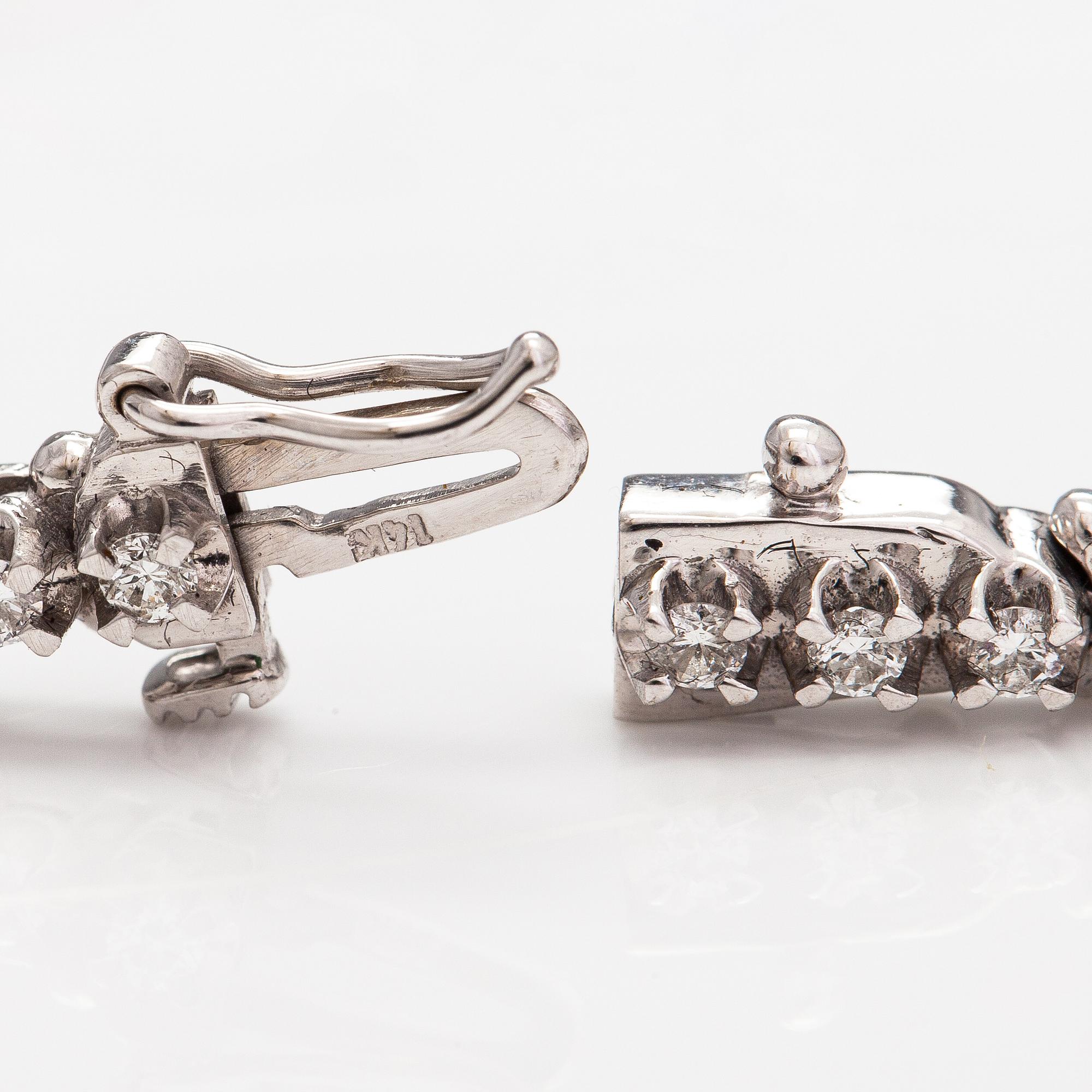 Armband, 14K vitguld och diamanter ca 1.18 ct tot.