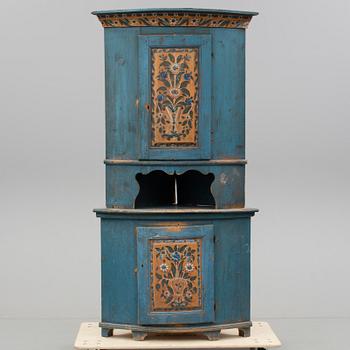 HÖRNSKÅP, allmoge, Alfta, Hälsingland, 1800-talets första hälft.