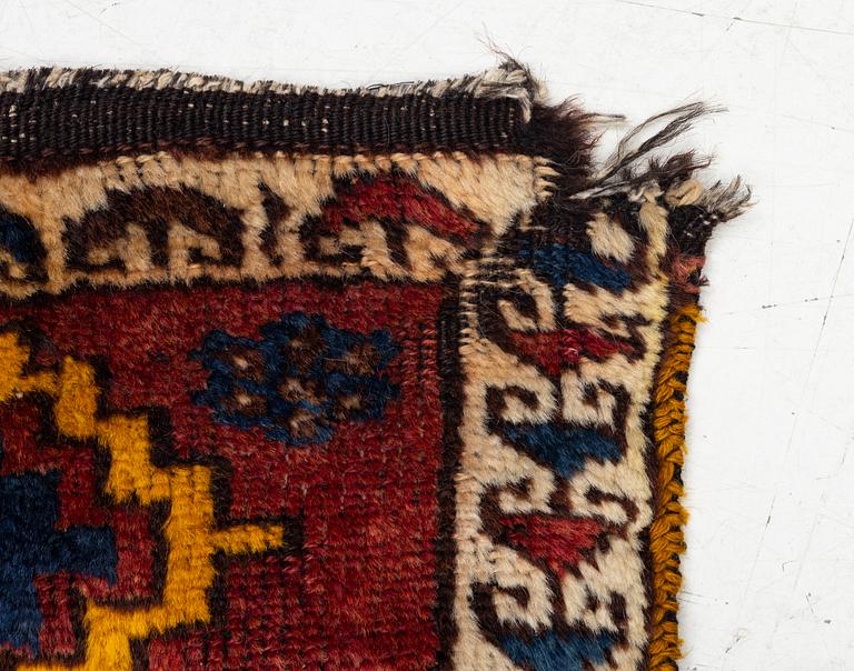 A saddlebag face, antique Maraş, Eastern Anatolia, approx. 83 x 49 cm.