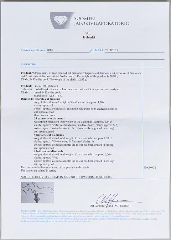 A platinum pendant with emerald-, princess-, baguette- and brilliantcut diamonds and chain in 14K white gold.