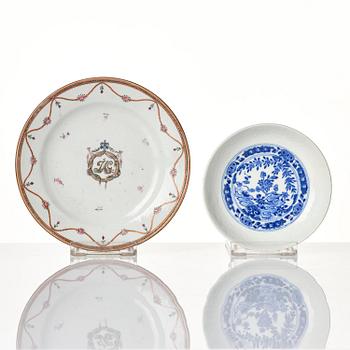 A group of Chinese Export armorial porcelain comissioned for the Swedish family Grill, Qing dynasty, 1700-tal. (8).