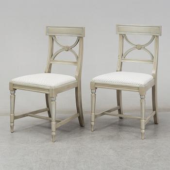 A dining table and six chairs, Gustavian style, second half of the 20th century. One leaf included.