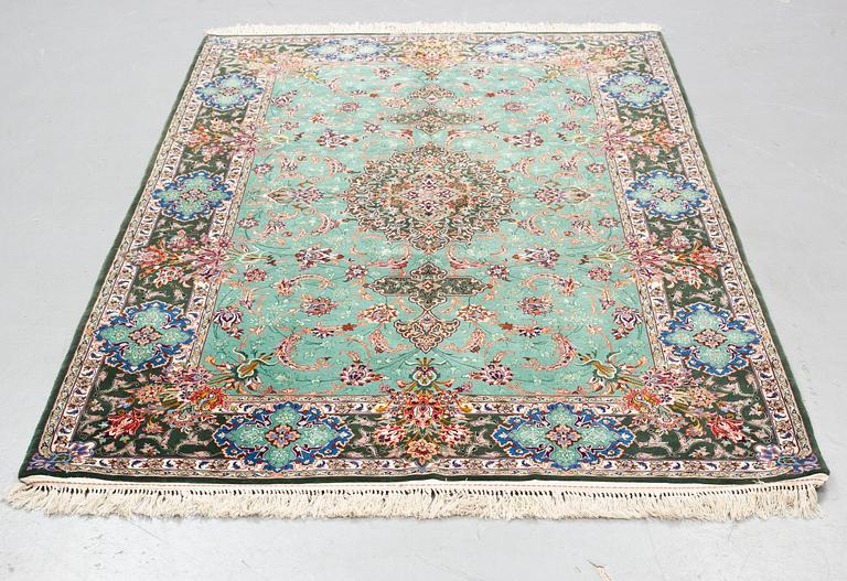 A rug, old Esfahan, part silk, signed, ca 225 x 149 cm (ca 1,5-2,5 cm flat weave at the ends).