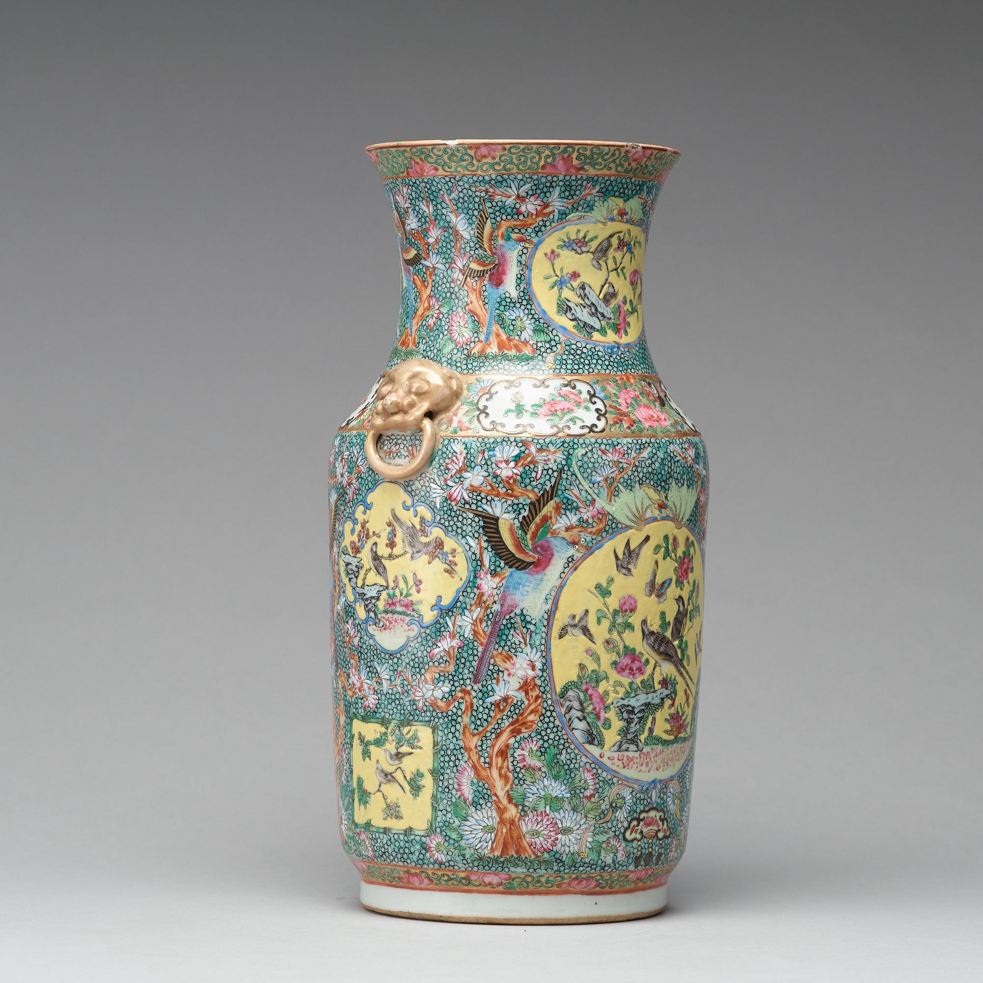 A Canton famille rose vase, Qing dynasty, 19th Century.