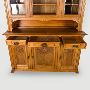 Vitrinskåp, tidigt 1900-tal.