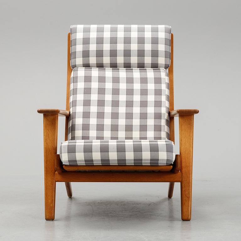 Hans J Wegner, an easy chair GE-290, Getama Gedsted, late 20th century.