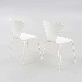 Arne Jacobsen, stolar, ett par, ”Sjuan", Fritz Hansen, Danmark 2015.