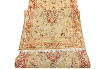 A Tabriz carpet, part silk, 50 raj, a. 508 x 85 cm.