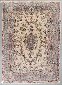 Matto, semi-antique Kerman, ca 370 x 249 cm.