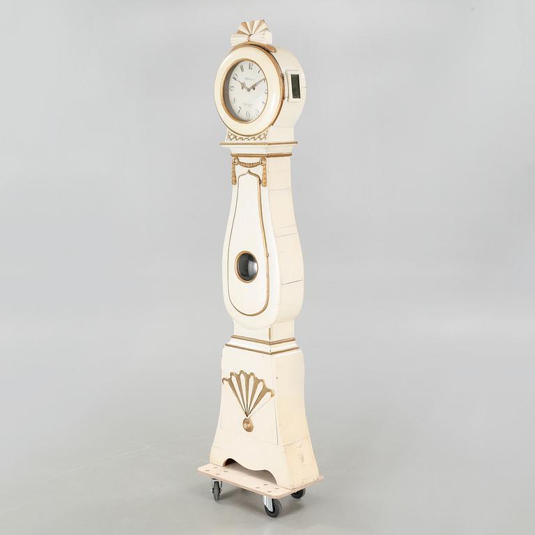 A grandfather clock, dial marked "GH Welcher Eskilstuna No 1200", made around year 1800.