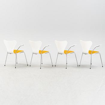 Arne Jacobsen, karmstolar, 4 st, "Sjuan", Fritz Hansen, Danmark, daterade 2001.