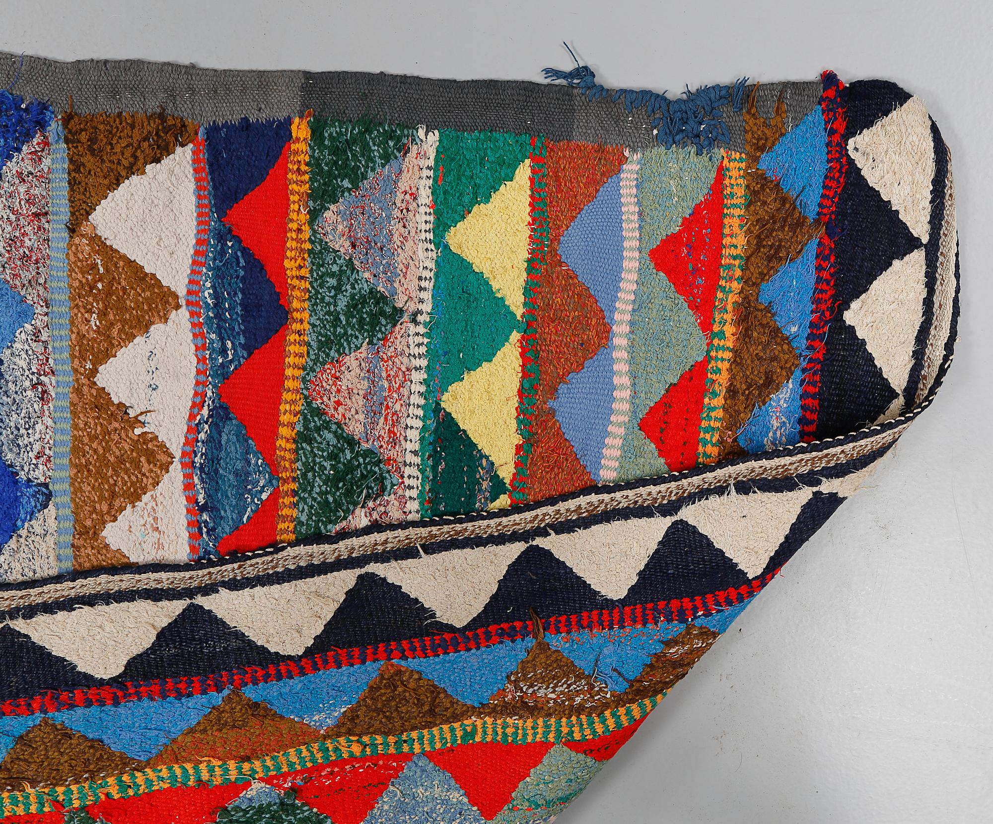 MATTA, modern tillverkning, ca 340 x 130 cm.