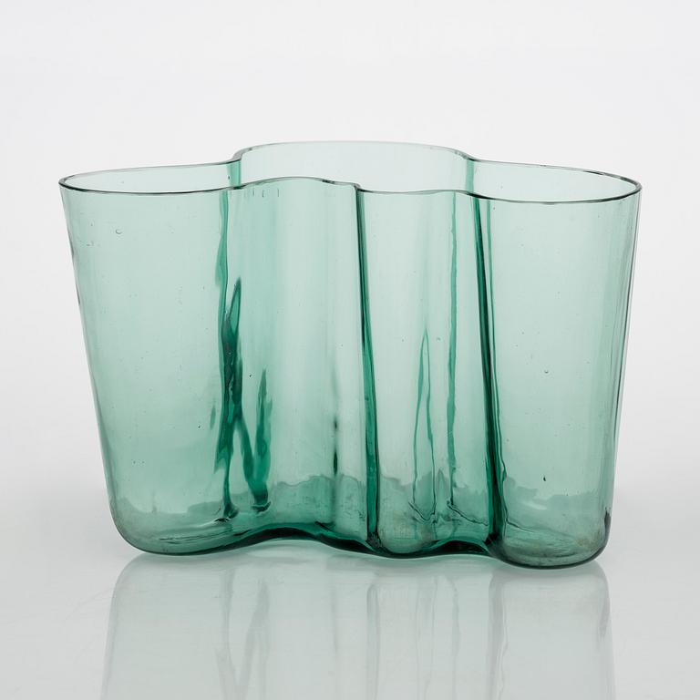 Alvar Aalto, A '9750' vase Karhula Glassworks in production 1937-1949.