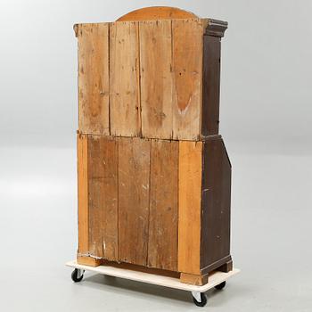 A Swedish handicrafted cabinet, made around year 1800.