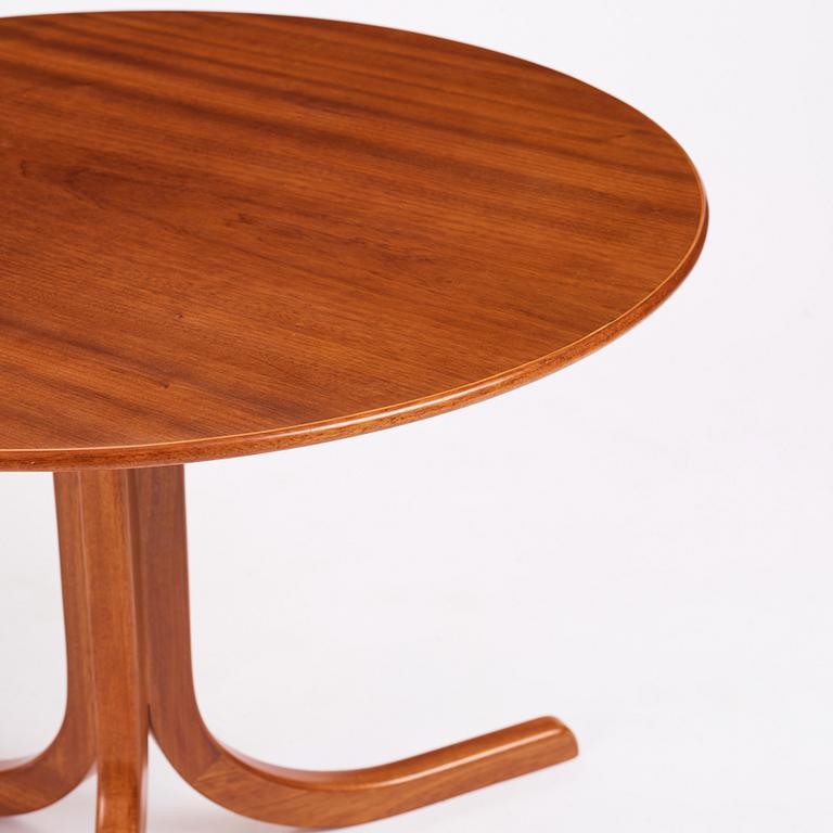 Josef Frank, a mahogany veneered table, modell 1028, mid 20th C, Svenskt Tenn, Sweden.