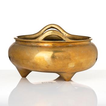 A tripod bronze censer, late Ming dynasty/early Qing dynasty.