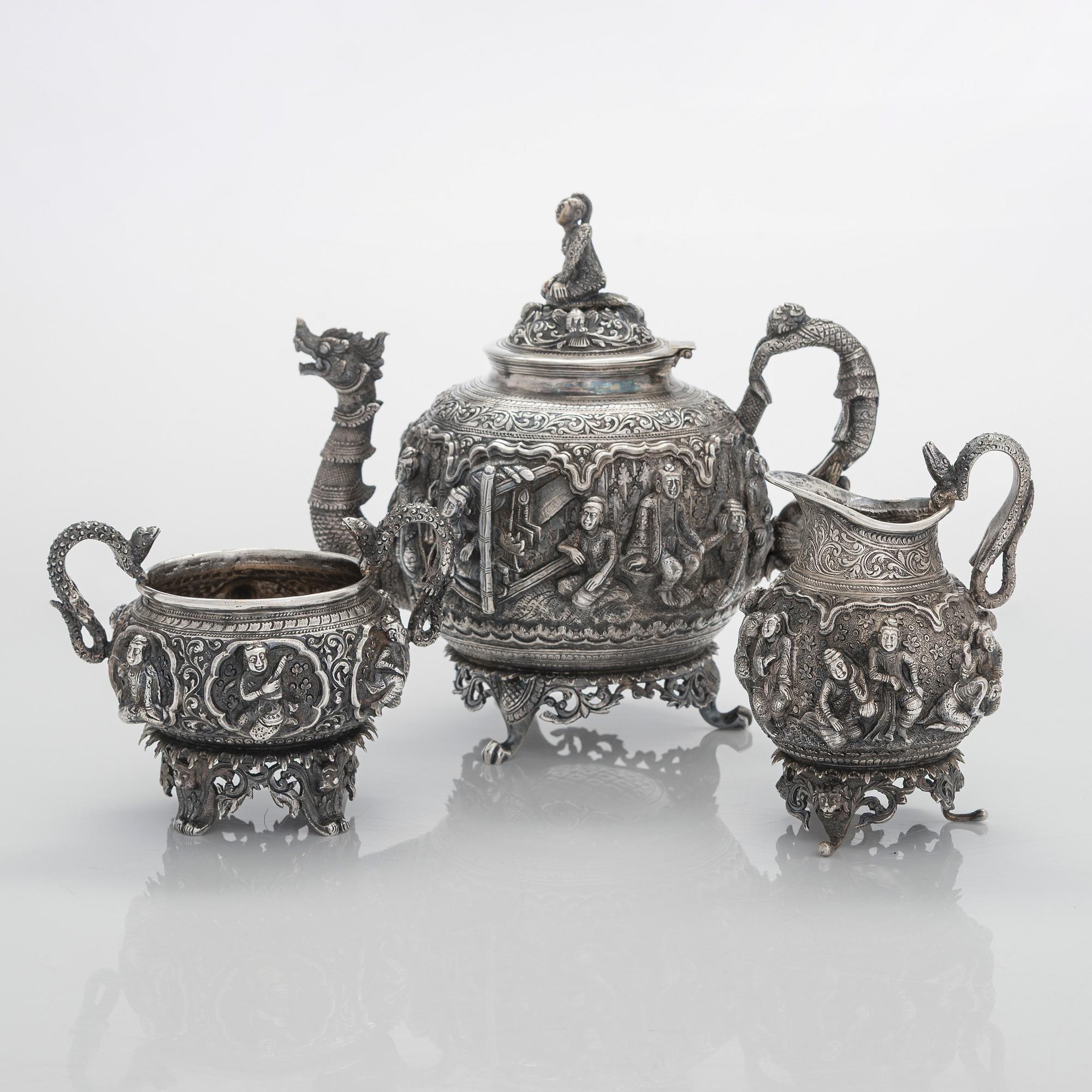 Tekanna, sockerskål och mjölkkanna, silver, 1900-talets början/ första hälft. Finska kontrollstämplar, 1949.