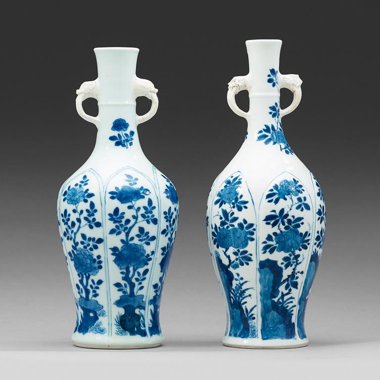 Two blue and white vases, Qing dynasty, Kangxi (1662-1722).