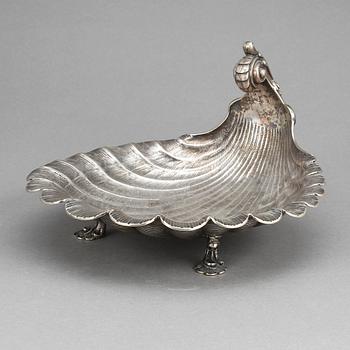 SKÅL, låghhaltigt silver 800, 1900-talets första hälft, vikt ca 477 gram.