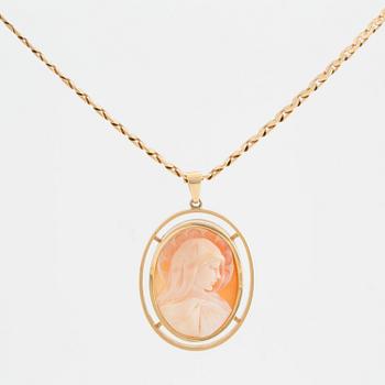 An 18K gold chain and pendant set with a shell cameo.