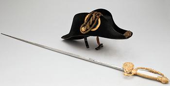 BICORNE samt ÄMBETSMANNAVÄRJA, Sverige, 1800-talets andra hälft.