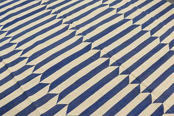 Matta, orientalisk slätväv, ca 292 x 207 cm.