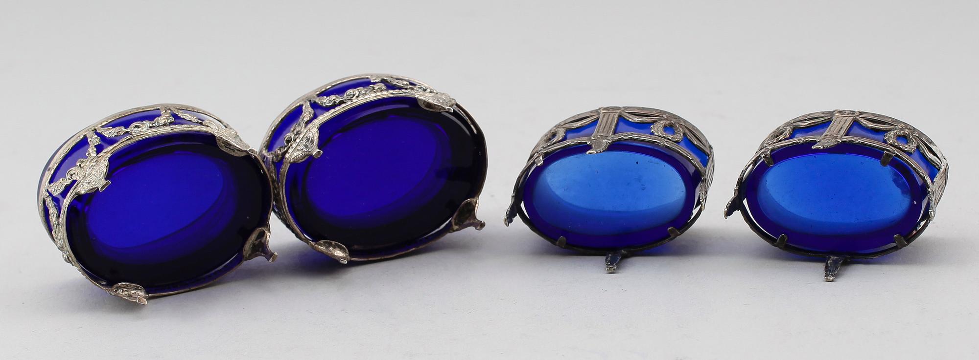 SALTKAR, 1 par silver samt SALTKAR, 1 par, nysilver, 1900-talets första hälft.