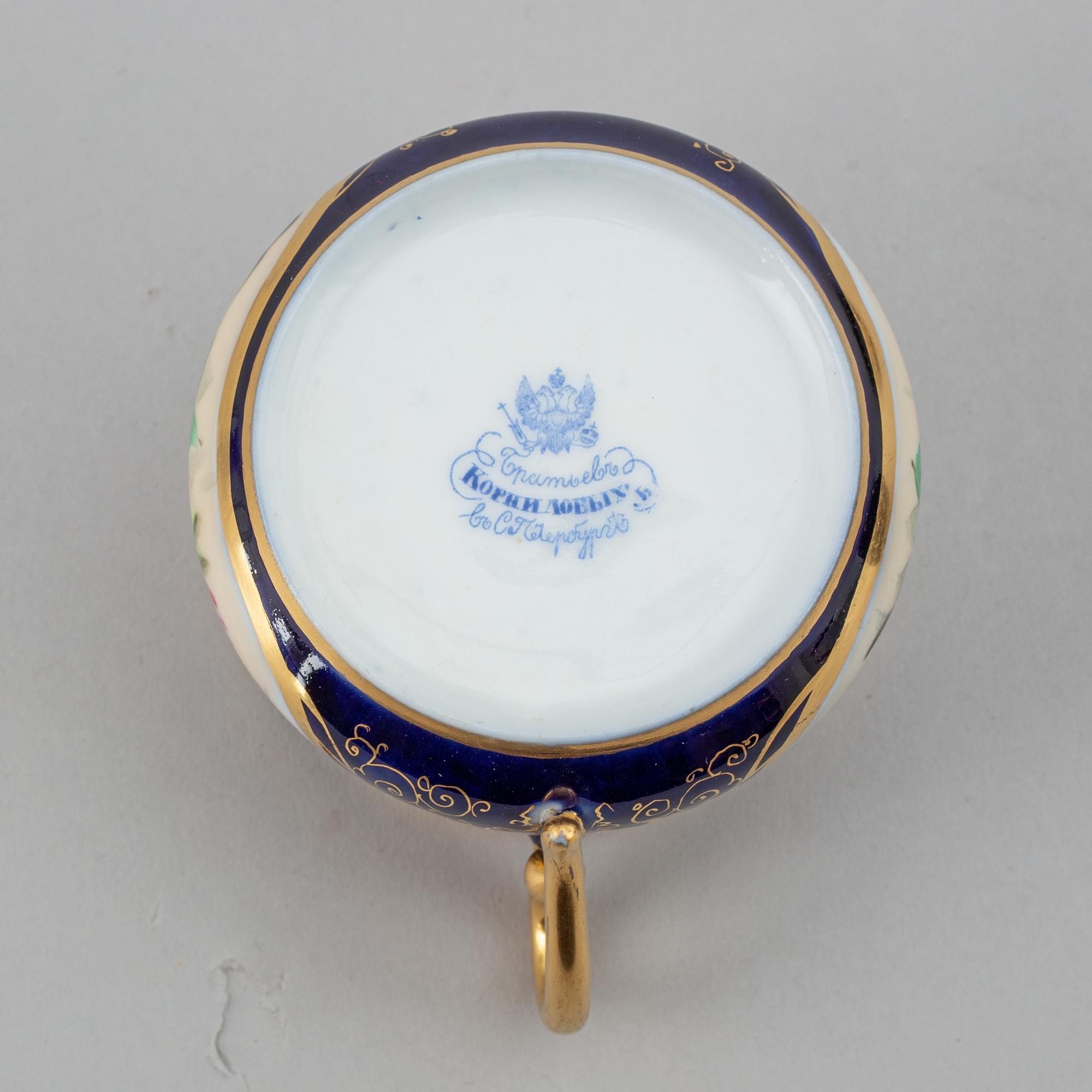 A Russian porcelaine tea set, Korniloff Brothers. (6 pc).