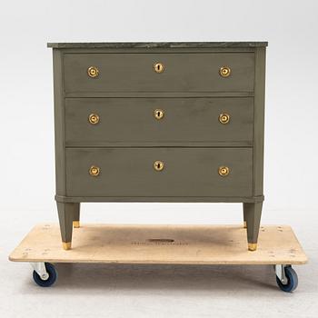 Byrå med stenskiva, 1900-talets första hälft.