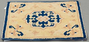 MATTO, A MEDITATION RUG, an antique Ningxia, China, late Qing, ca 60 x 66,5 cm.