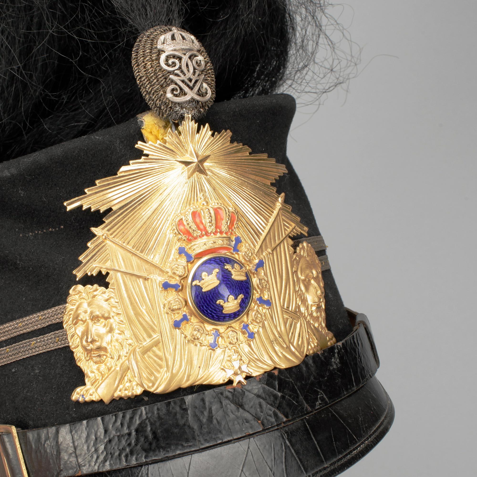 BICORNE samt OFFICERSMÖSSA, Sverige.