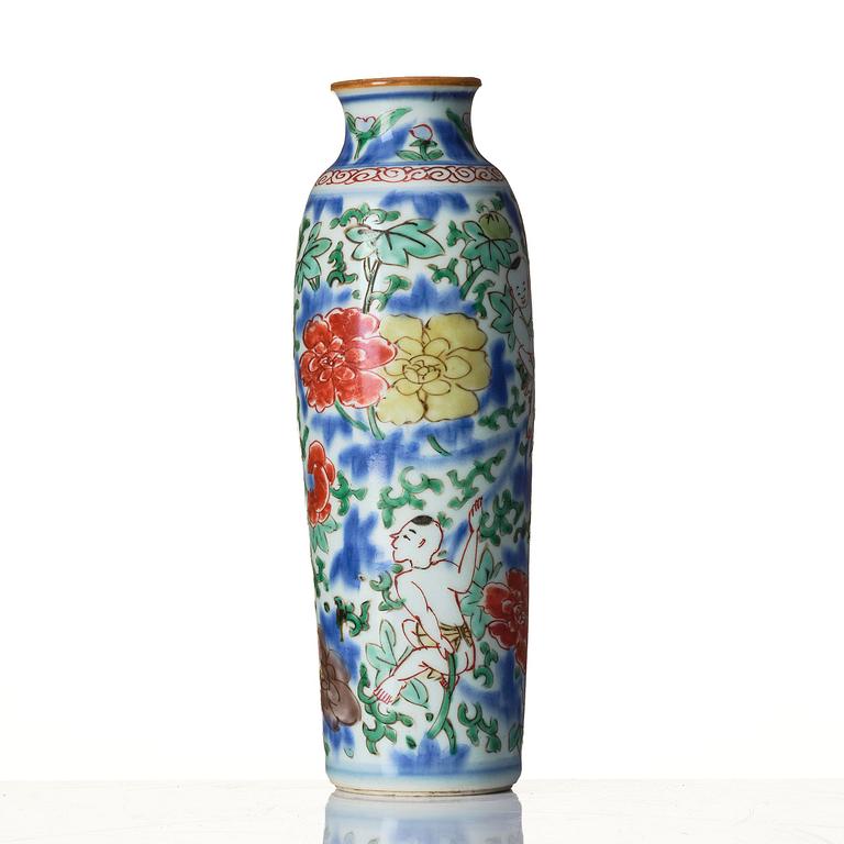 A wucai sleeve vase, Transition, 17th century.