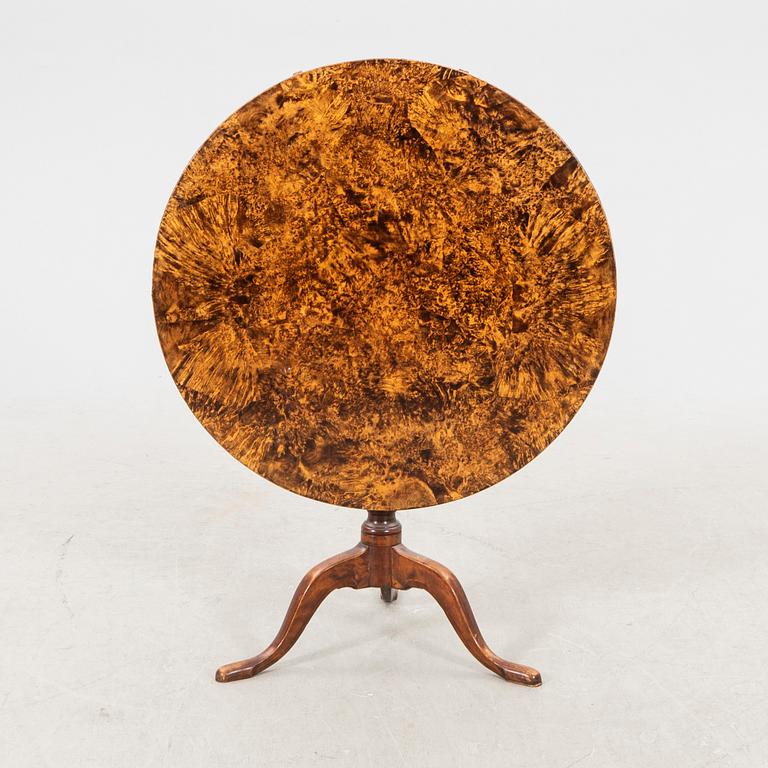 An early 1800s drop leafe table from Mälardalen.