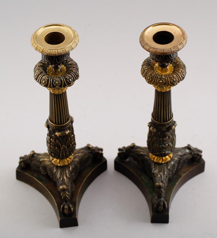 LJUSSTAKAR, 1 par, brons, senempire, 1800-talets första hälft.