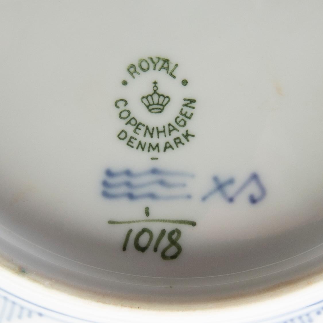 Royal Copenhagen, Service items, 32 pieces, "Musselmalet".