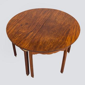 A mahogany dinner table circa 19th century, Georg III.