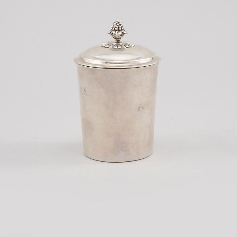 BÄGARE MED LOCK, silver, Gustaf Folcker, Stockholm, 1837. Vikt 200 gram.