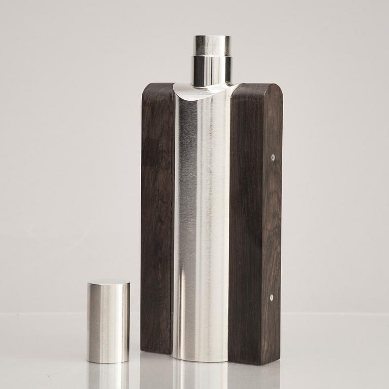 Rolf Lindståhl, sterling silver och ädelträ, Stockholm 2003.