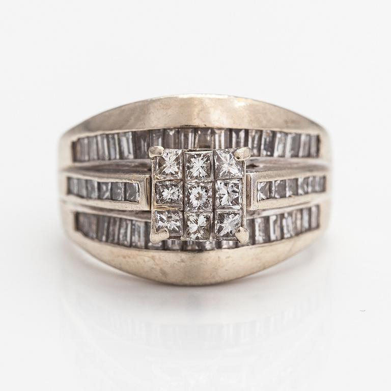 Ring, 14K vitguld, baguette- och princesslipade diamanter ca 1.90 ct tot.