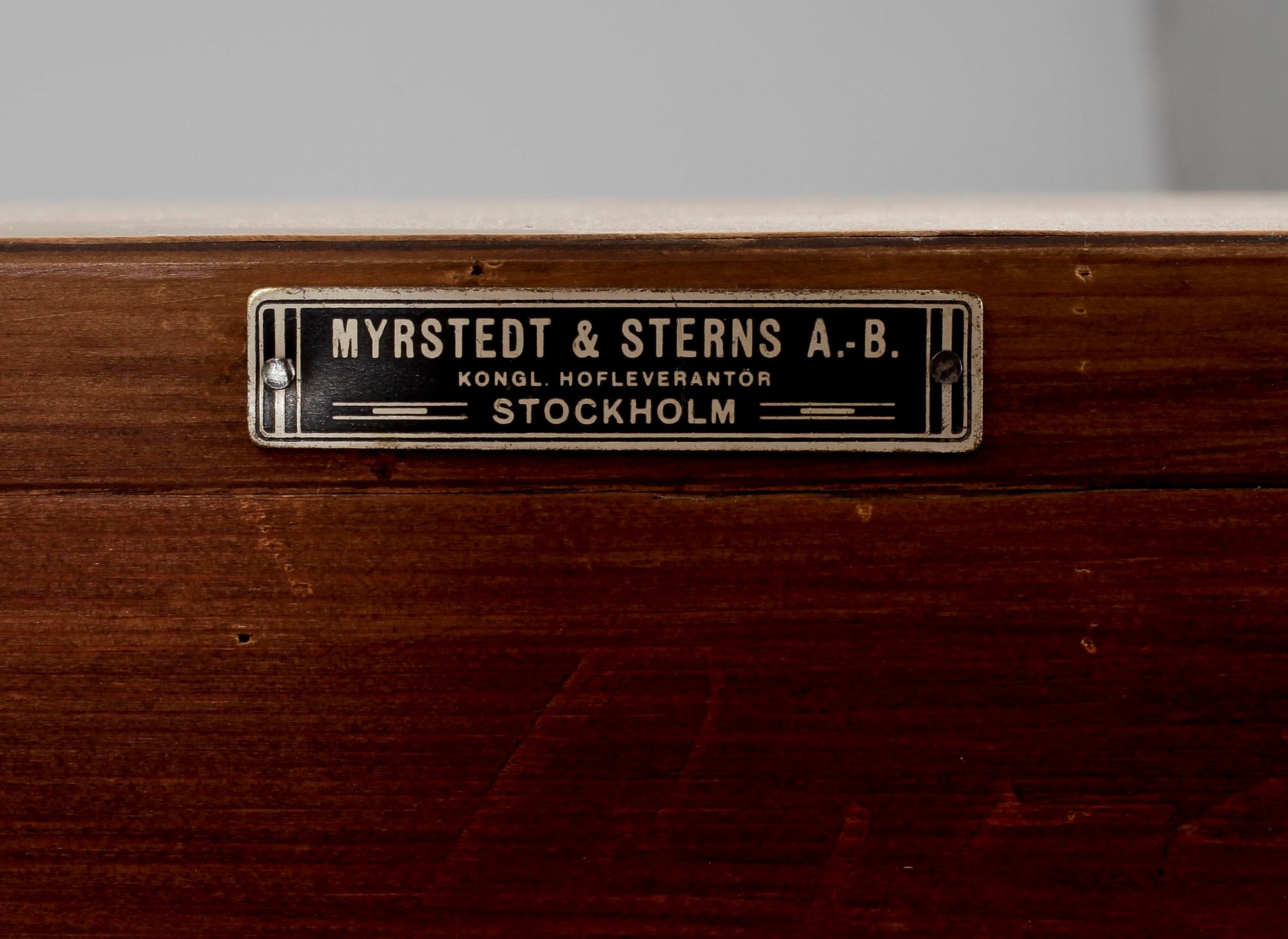 BOKHYLLA, Myrstedt & Sterns, Stockholm, 1900-talets mitt.