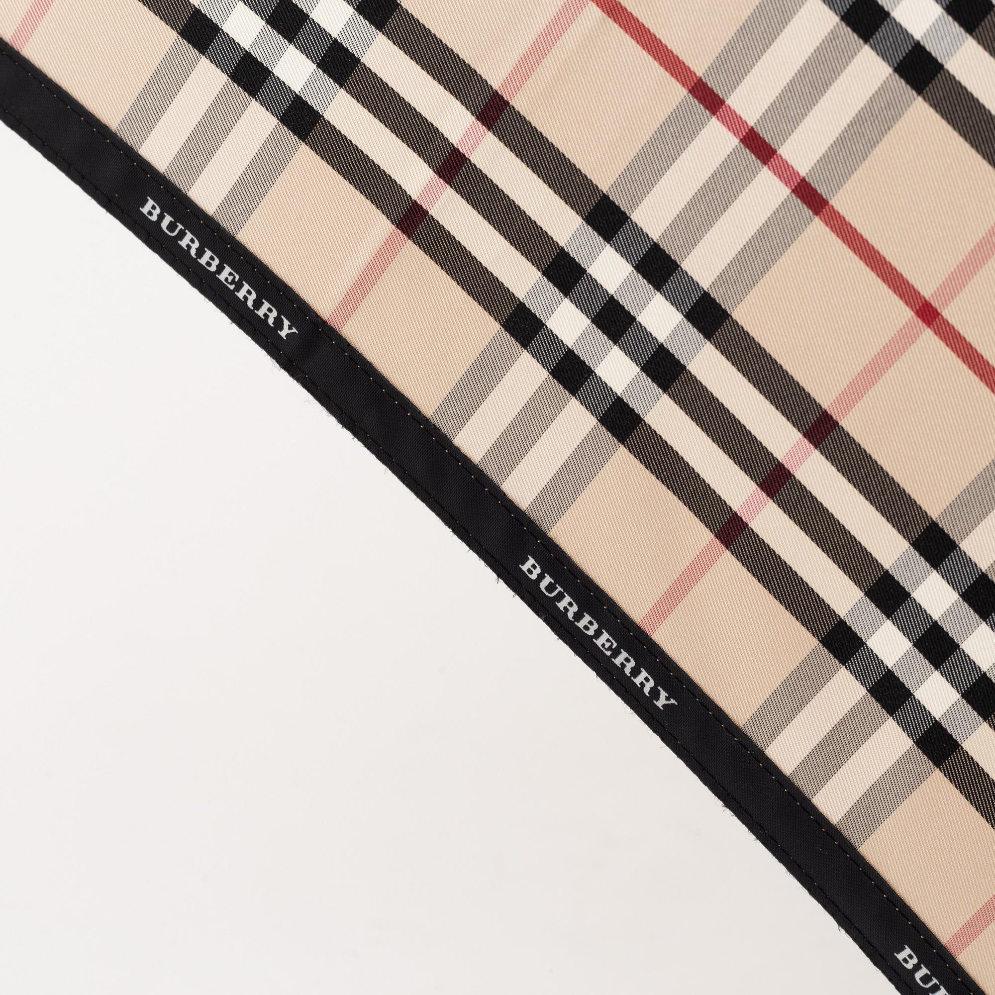 Burberry, umbrella.