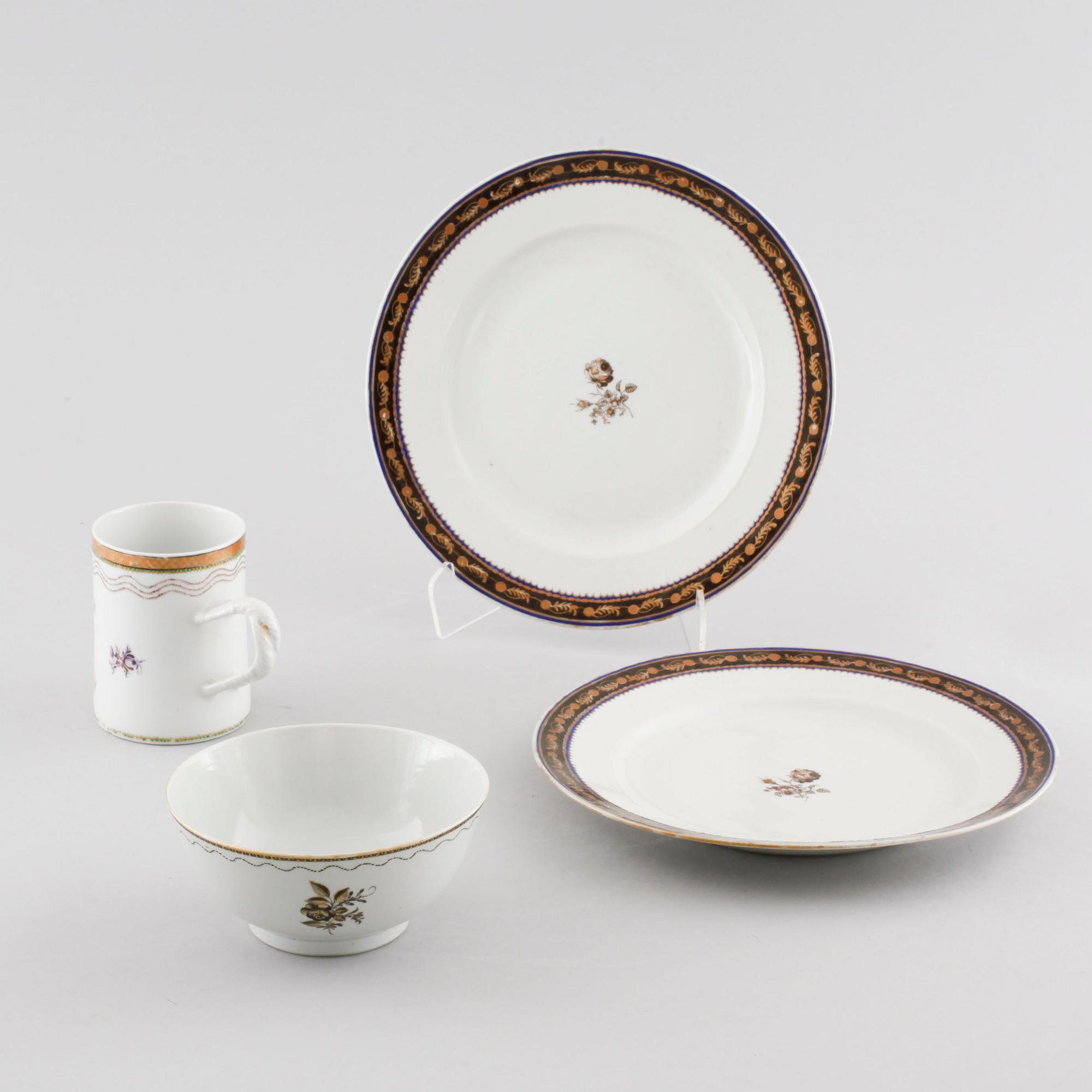Four pieces of chinese porcelain, Qianlong (1736-1795).