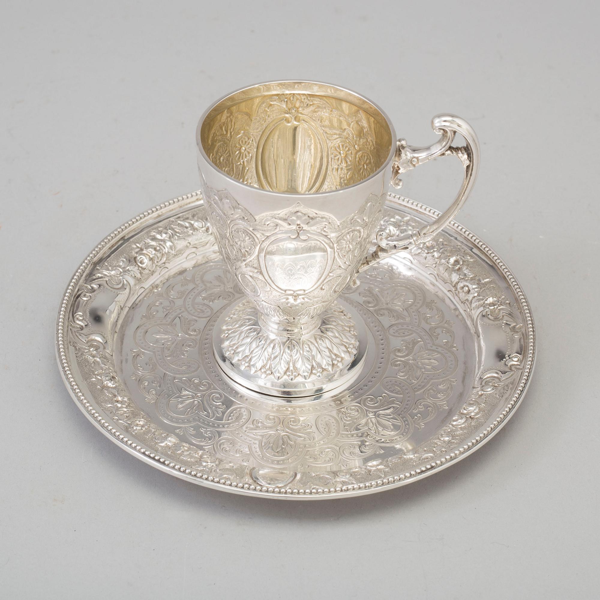 KOPP och FAT, silver, fatet stämplat Henry Holland London, 1878.