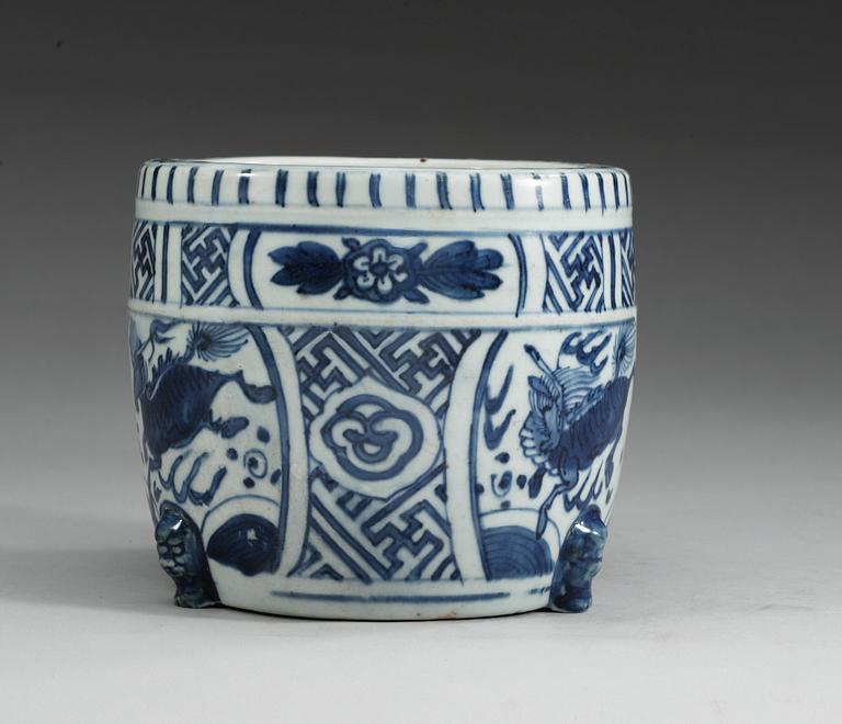 A blue and white tripod censer, Ming dynasty, Wanli (1573-1619).