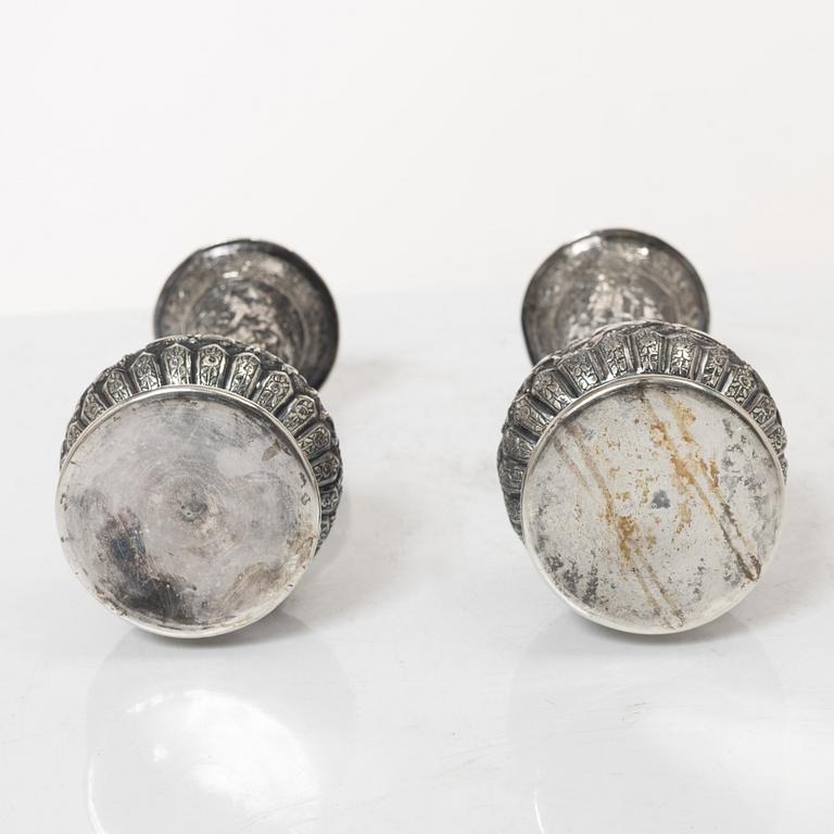 Vaser, ett par, silver, Persiska, omkring 1900.
