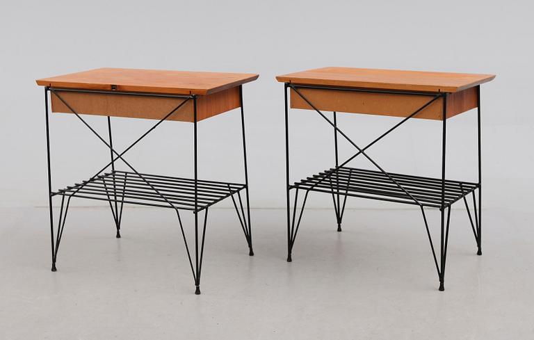 SÄNGBORD, 2 st snarlika, 1950-tal.