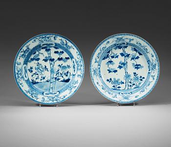 411. A large matched pair of blue and white dishes, Qing dynasty, Qianlong (1736-95).