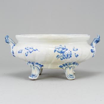 A Swedish Marieberg tureen, 18th Century.