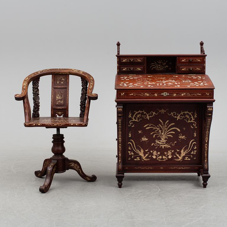 SKRIVPULPET MED UPPSATS SAMT STOL, 1900-talets första hälft.