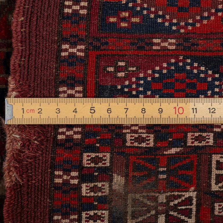 Chuval  Turkmen, antik, ca 128 x 72 cm.